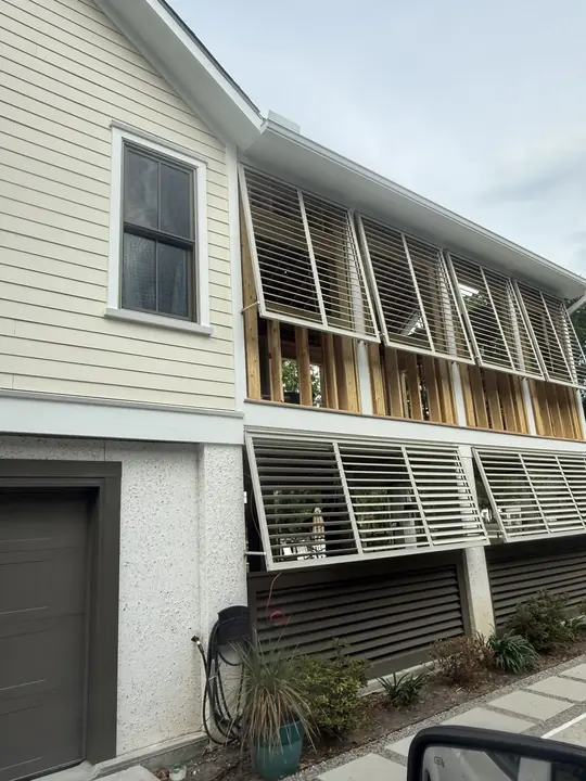 Sullivan's Island: louvered enclosure, street side