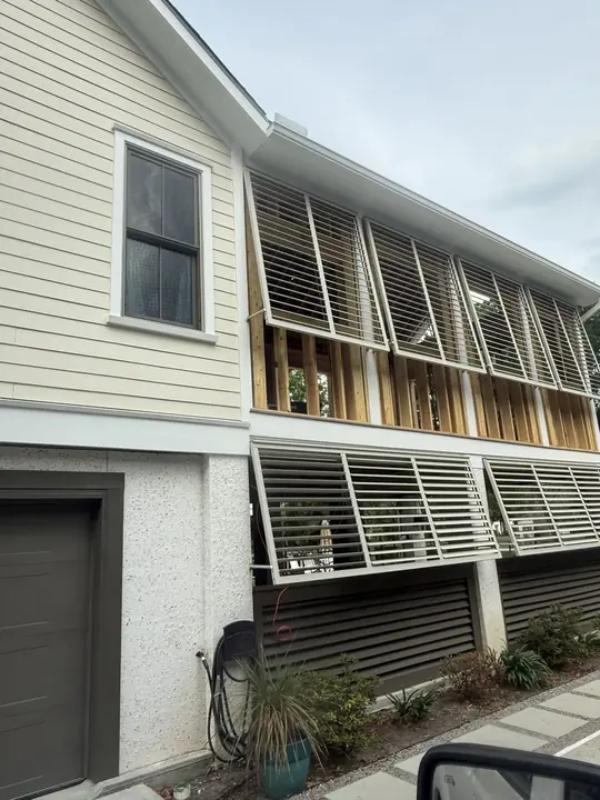 Sullivan's Island: louvered shutters over the garage